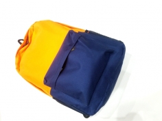 Düz Renk Desensiz Sırt Çantaları